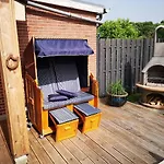 Huus Ant Diek, Mit Maisonette In Deichnähe, Nähe Norddeich Ferienhaus Norden