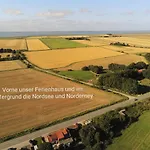 Huus Ant Diek, Mit Maisonette In Deichnähe, Nähe Norddeich Norden