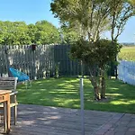 Huus Ant Diek, Mit Maisonette In Deichnähe, Nähe Norddeich Ferienhaus *