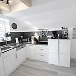 Ferienhaus Huus Ant Diek, Mit Maisonette In Deichnähe, Nähe Norddeich