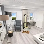 Ferienhaus Huus Ant Diek, Mit Maisonette In Deichnähe, Nähe Norddeich *
