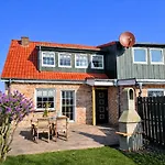 Huus Ant Diek, Mit Maisonette In Deichnähe, Nähe Norddeich * Norden
