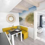 Huus Ant Diek, Mit Maisonette In Deichnähe, Nähe Norddeich Ferienhaus
