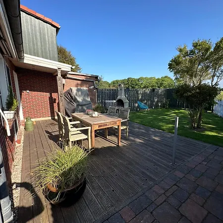 Huus Ant Diek, Mit Maisonette In Deichnähe, Nähe Norddeich Ferienhaus *