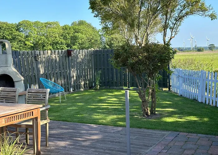 Huus Ant Diek, Mit Maisonette In Deichnähe, Nähe Norddeich Ferienhaus *