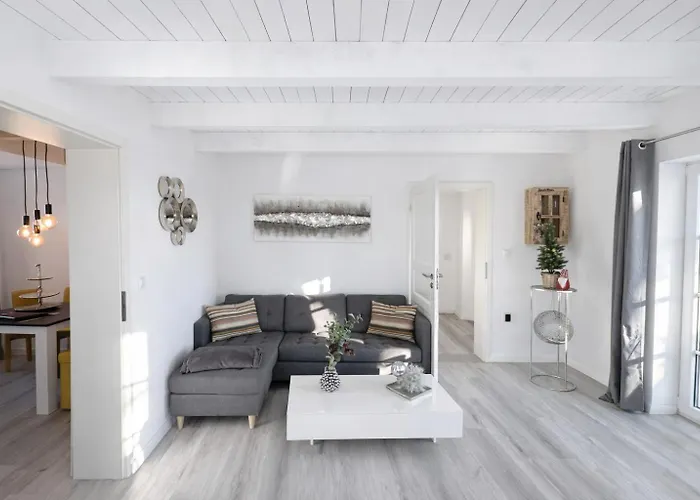 Ferienhaus Huus Ant Diek, Mit Maisonette In Deichnähe, Nähe Norddeich Norden