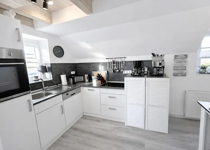 Ferienhaus Huus Ant Diek, Mit Maisonette In Deichnähe, Nähe Norddeich