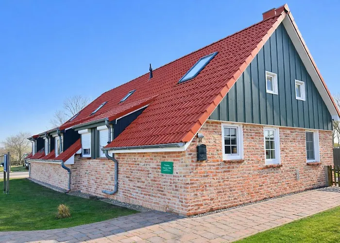 Ferienhaus Huus Ant Diek, Mit Maisonette In Deichnähe, Nähe Norddeich Norden