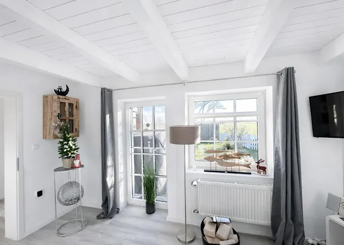 Ferienhaus Huus Ant Diek, Mit Maisonette In Deichnähe, Nähe Norddeich Norden