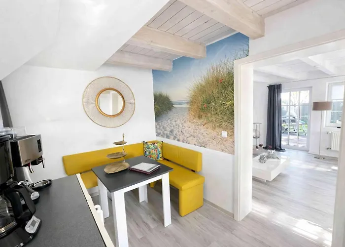 Huus Ant Diek, Mit Maisonette In Deichnähe, Nähe Norddeich Ferienhaus