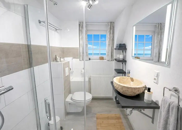 Ferienhaus Huus Ant Diek, Mit Maisonette In Deichnähe, Nähe Norddeich